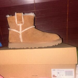 Size 5 UGGS